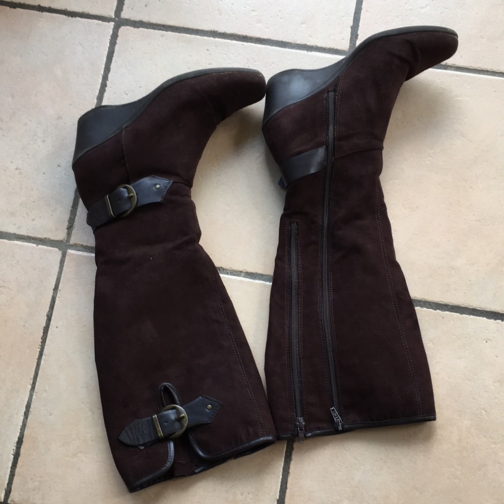 Aerosols boots size 8
